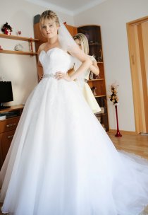 Pani Agnieszka w sukni z marki Agnes Bridal Dream - model 11841